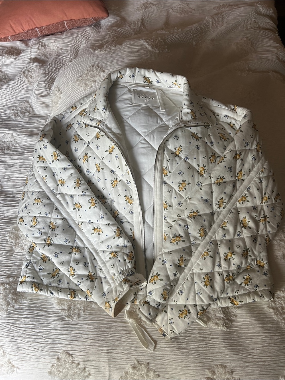 BlankNYC Quilted White Floral Jacket - Picture 4 of 4
